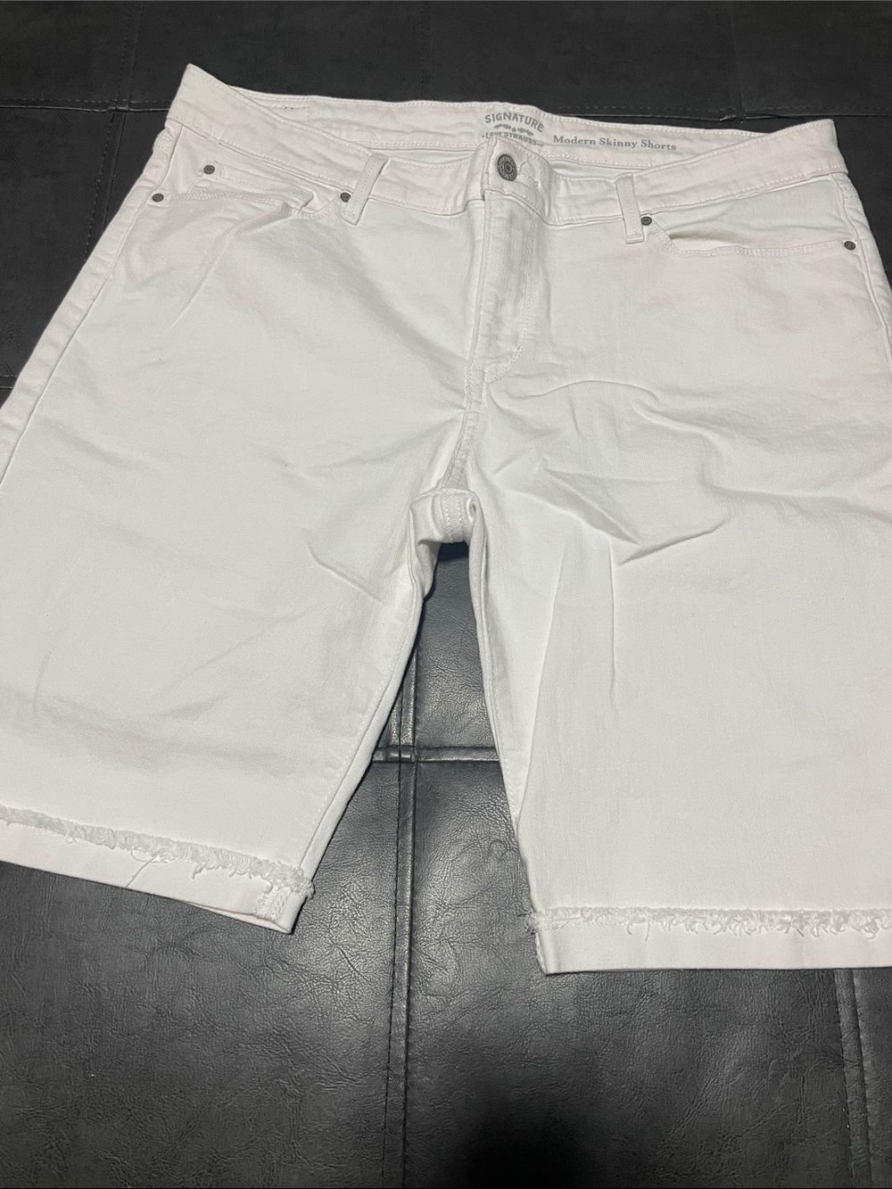 Signature White Modern Skinny Men’s Jean Shorts
